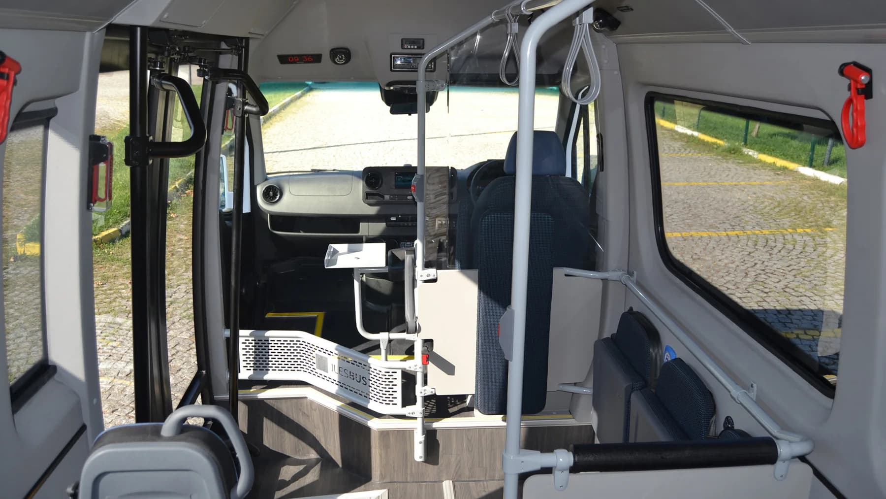 I-City vehicle, view 4 of 9
