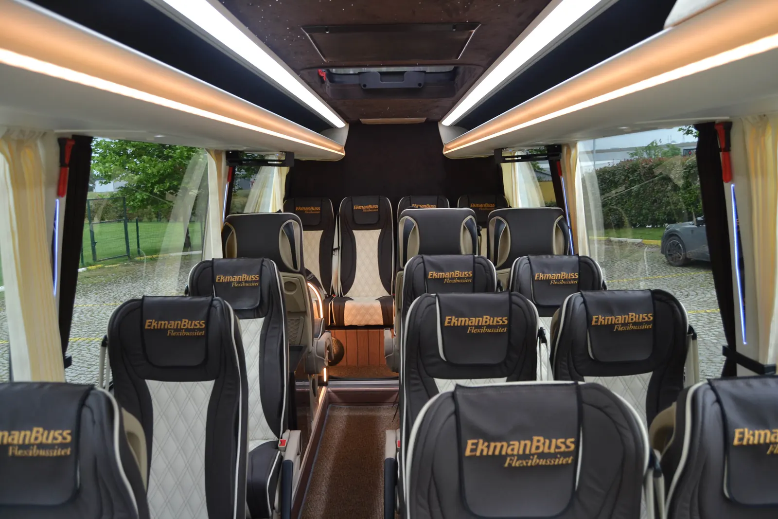 Elite vehicle, view 6 of 23