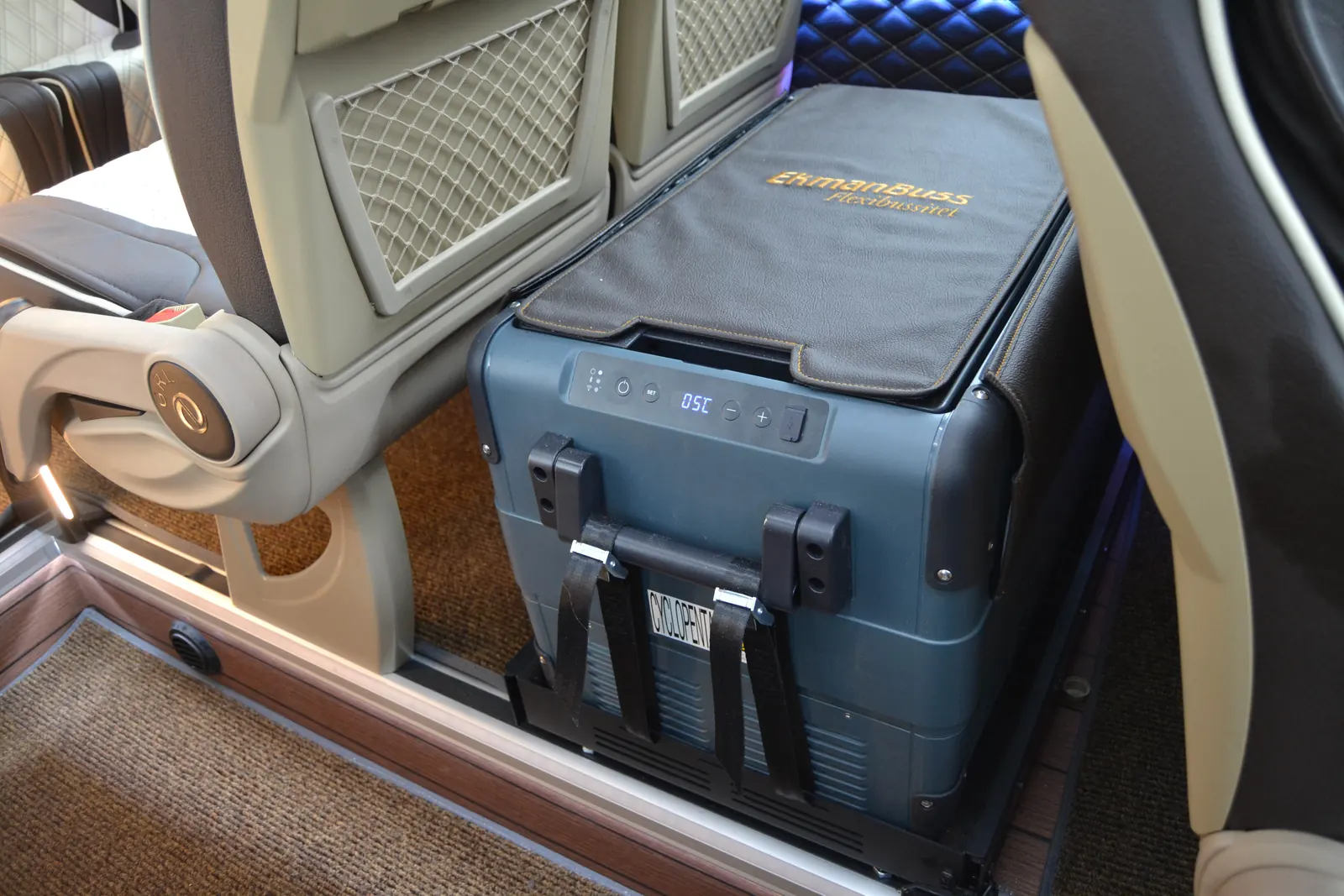 Elite vehicle, view 10 of 23