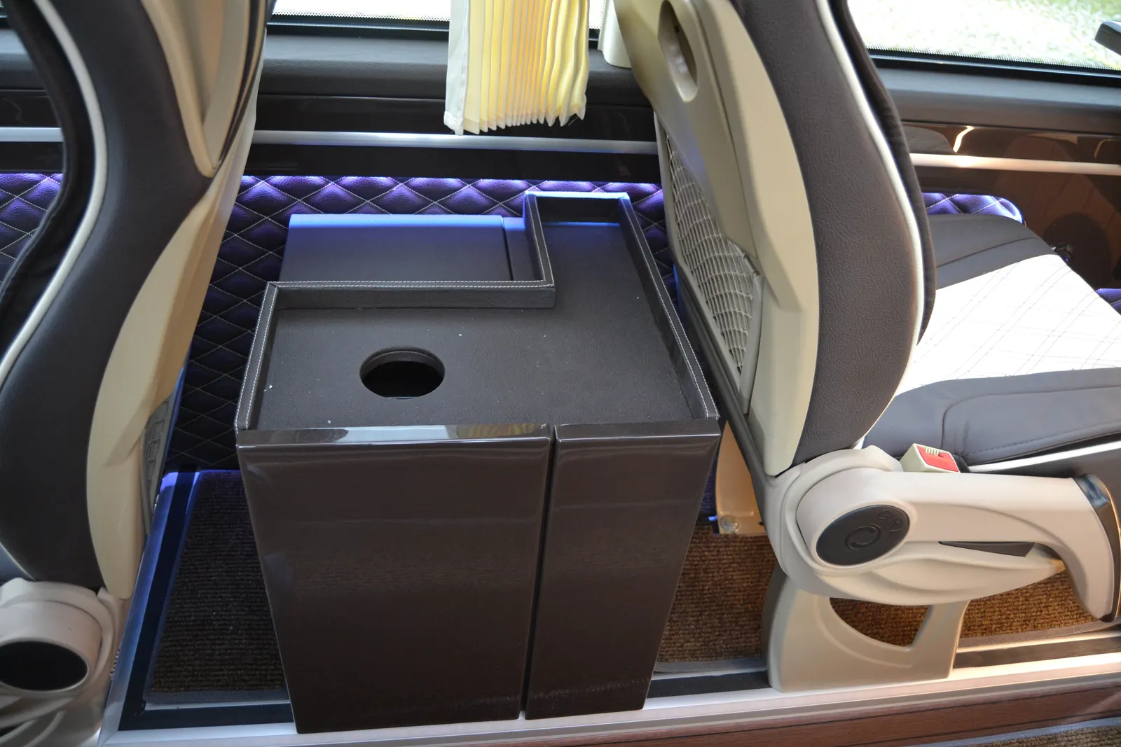 Elite vehicle, view 11 of 23