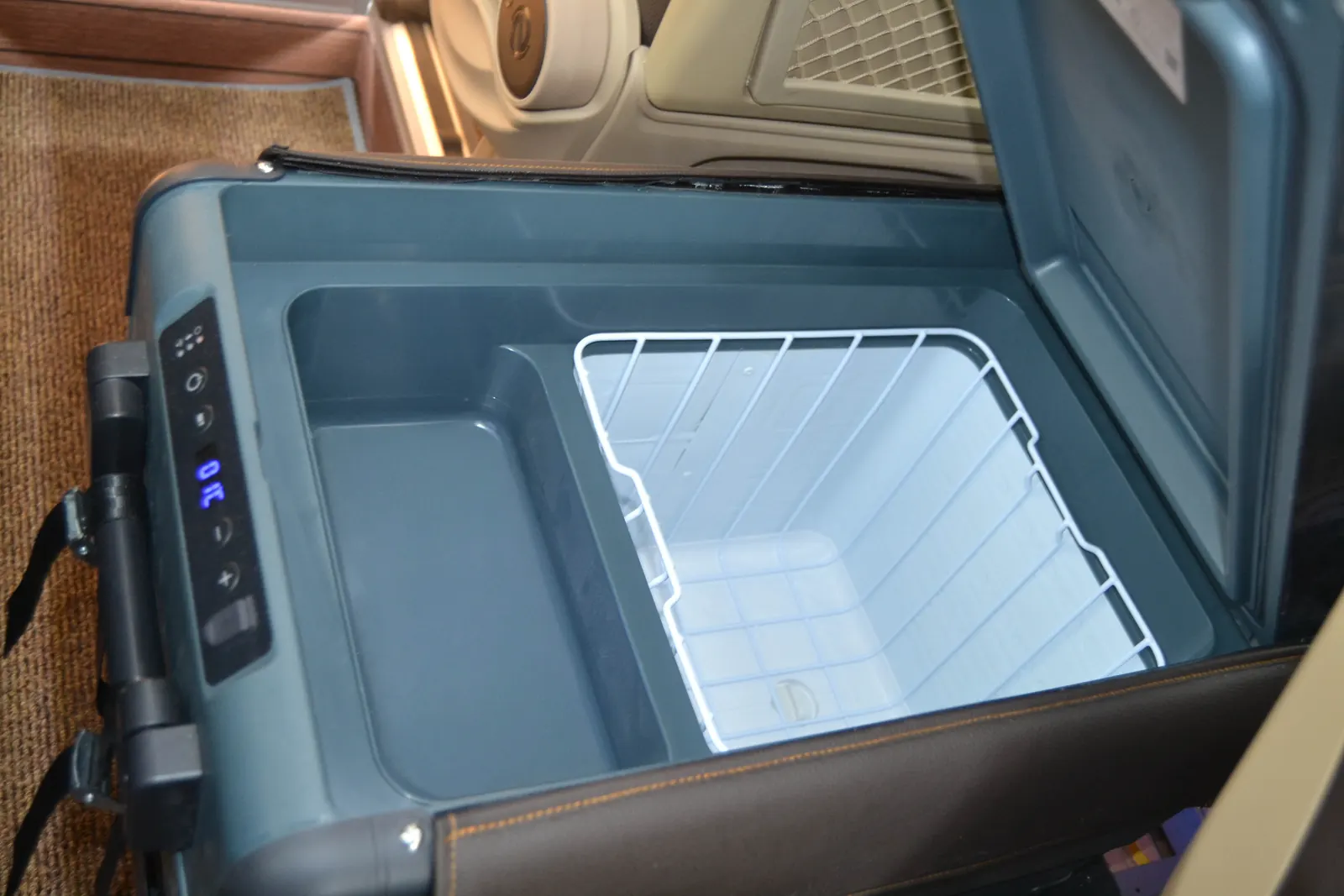 Elite vehicle, view 13 of 23