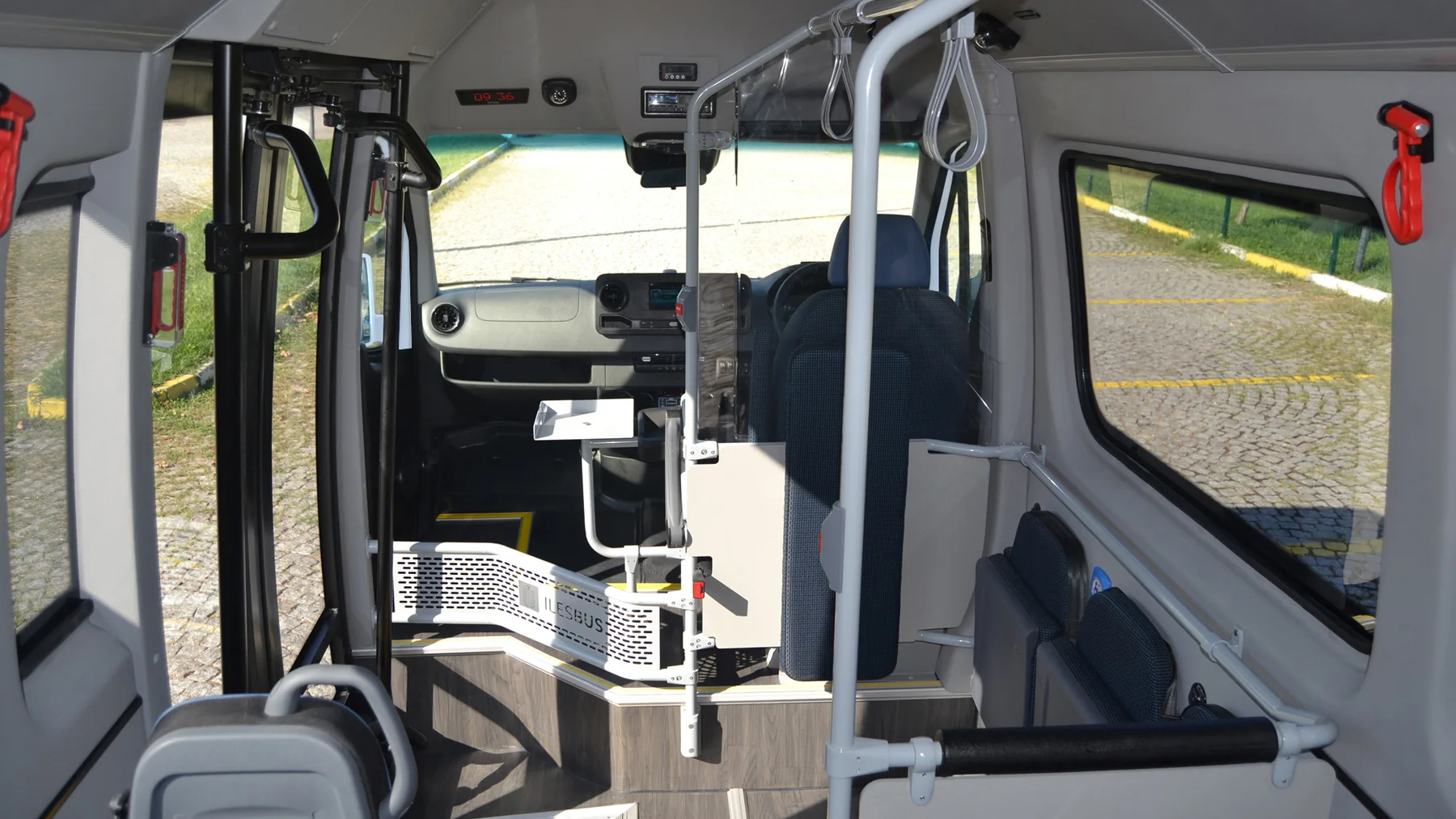 I-City vehicle, view 4 of 9