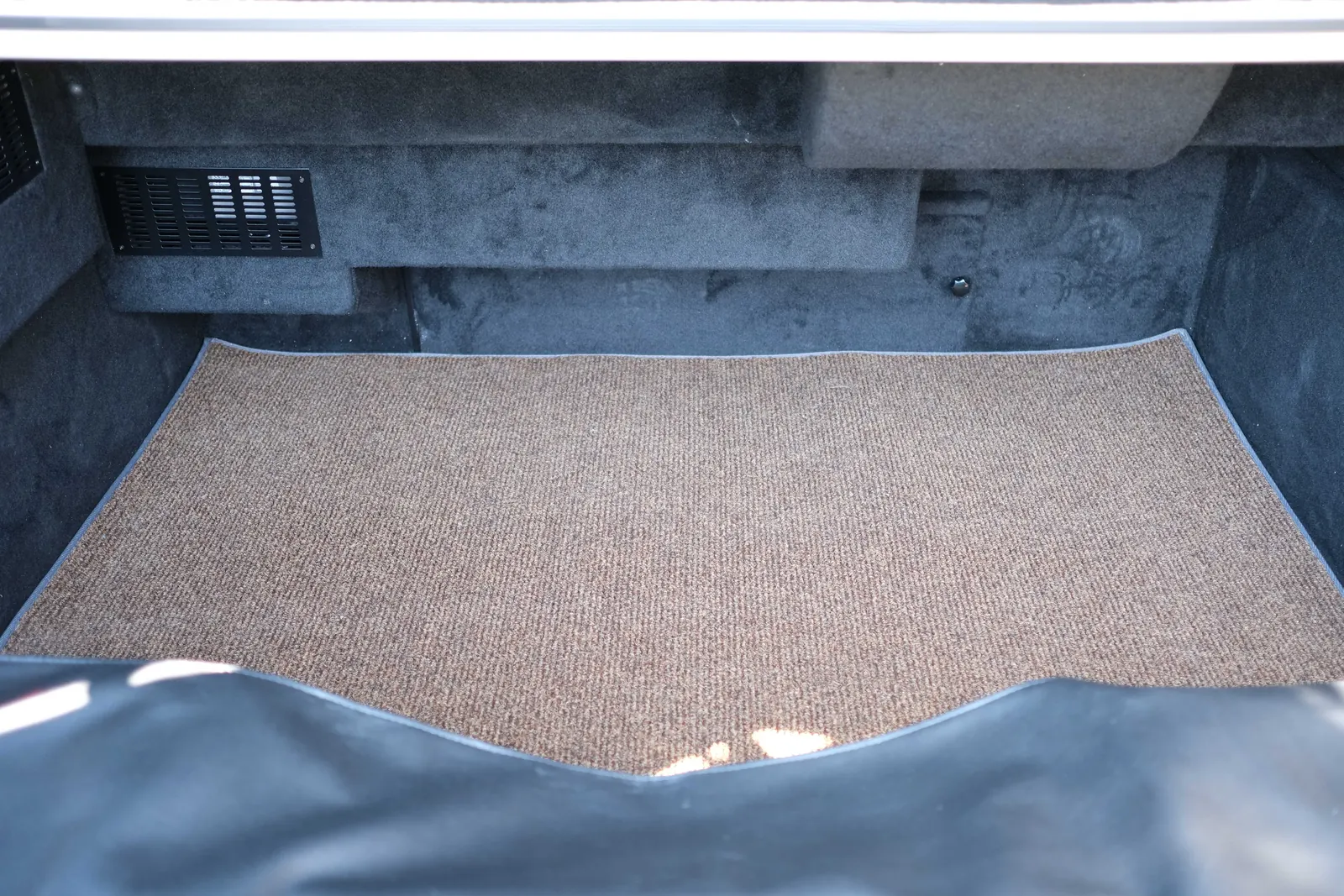 Ultra vehicle, view 21 of 38