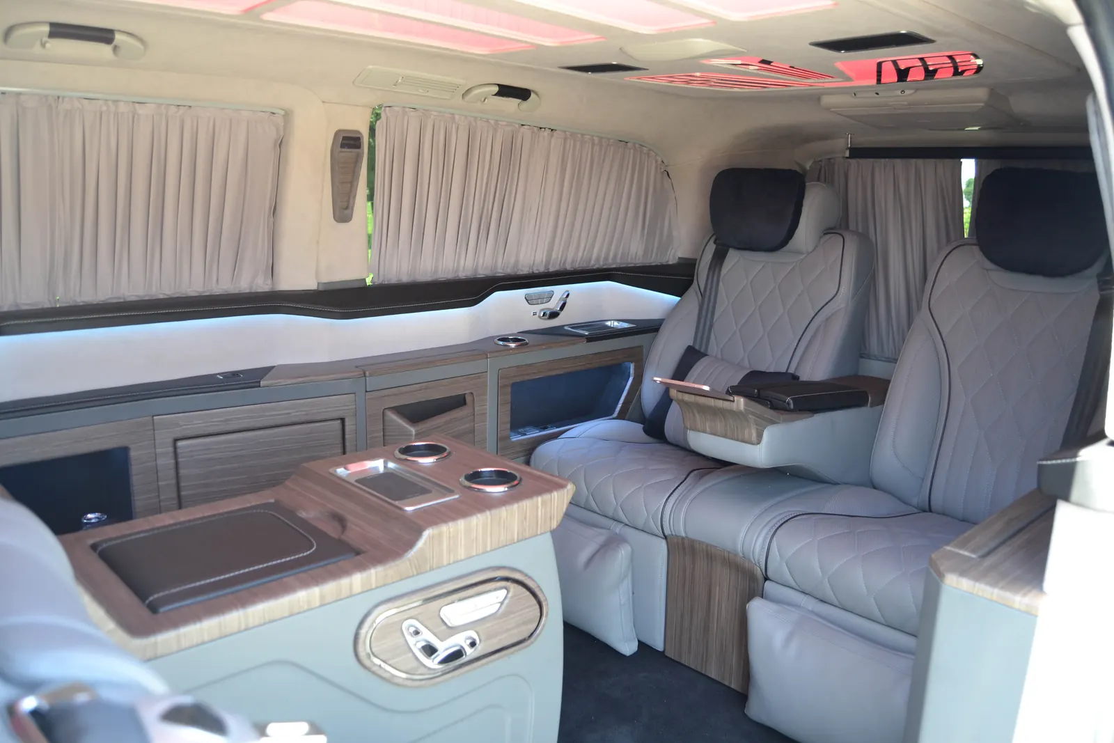 Vito VIP vehicle, view 19 of 37
