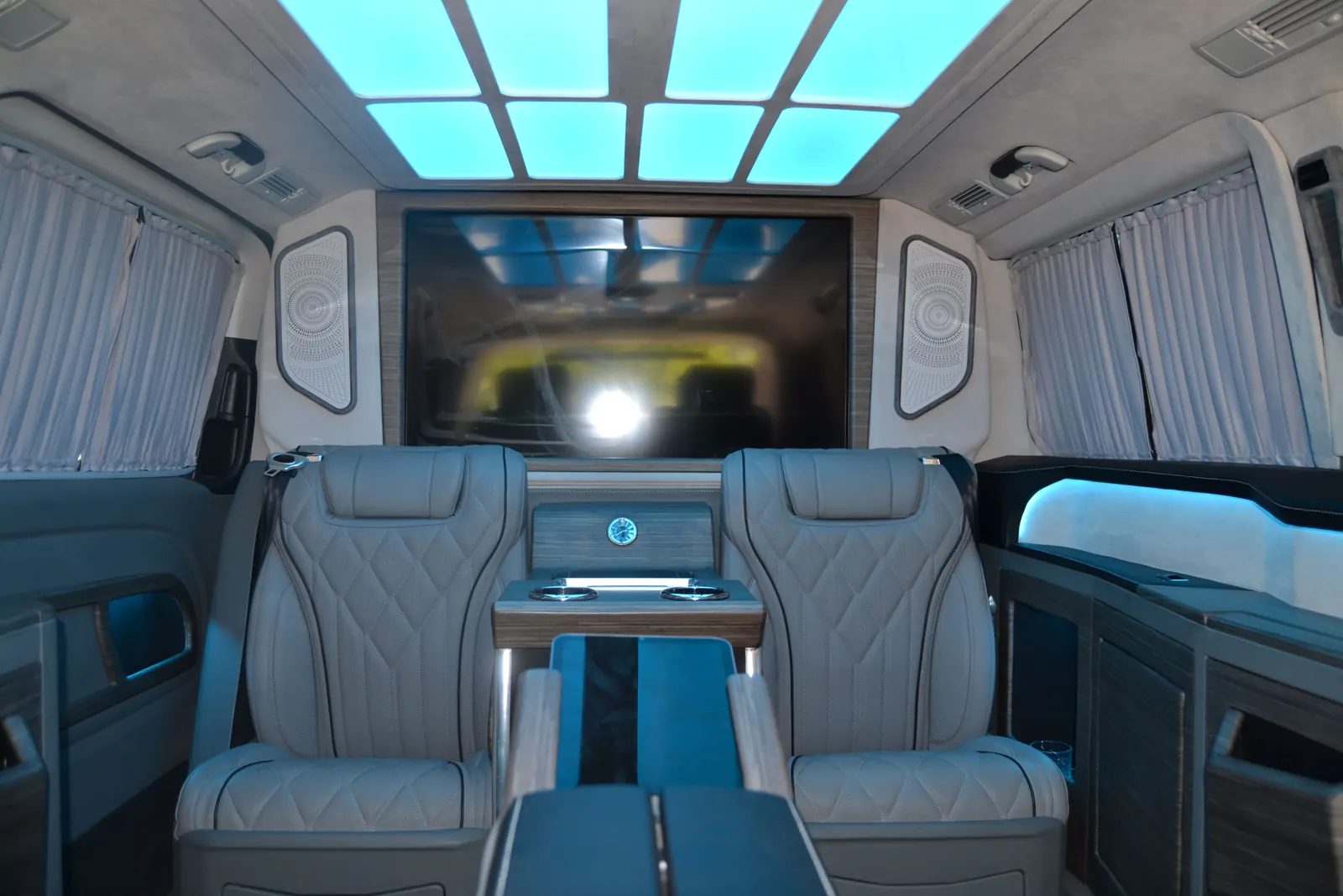 Vito VIP vehicle, view 21 of 37