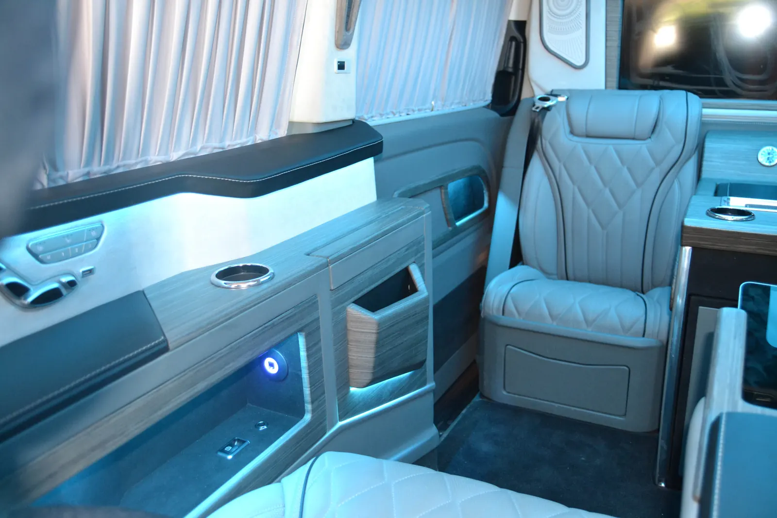 Vito VIP vehicle, view 22 of 37