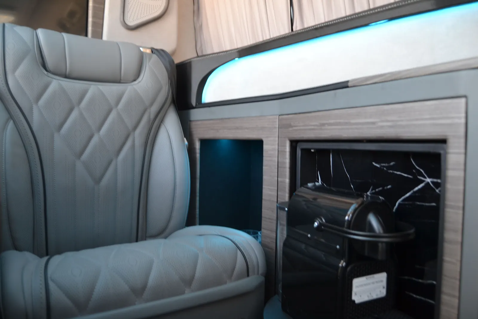 Vito VIP vehicle, view 24 of 37