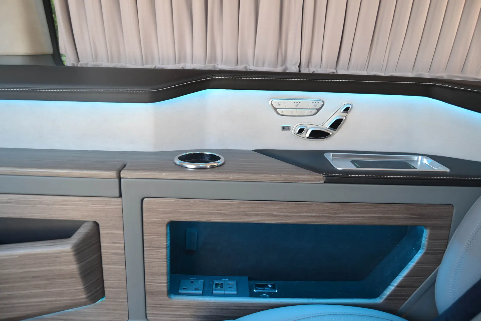 Vito VIP vehicle, view 25 of 37