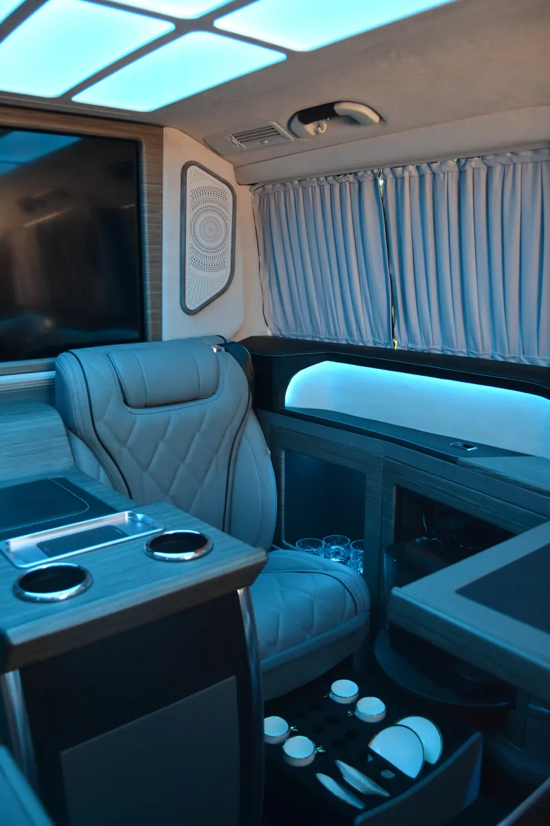 Vito VIP vehicle, view 27 of 37