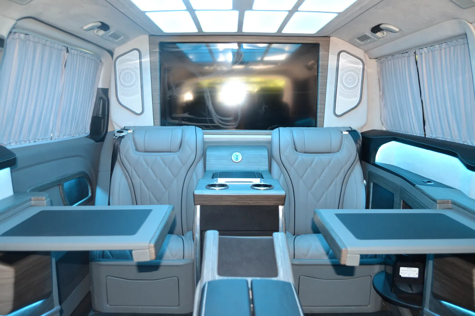 Vito VIP vehicle, view 28 of 37