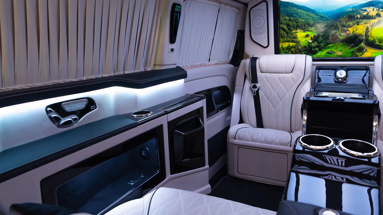 Vito VIP vehicle, view 32 of 37