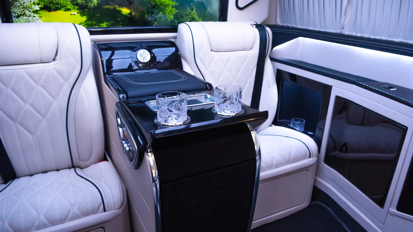 Vito VIP vehicle, view 33 of 37