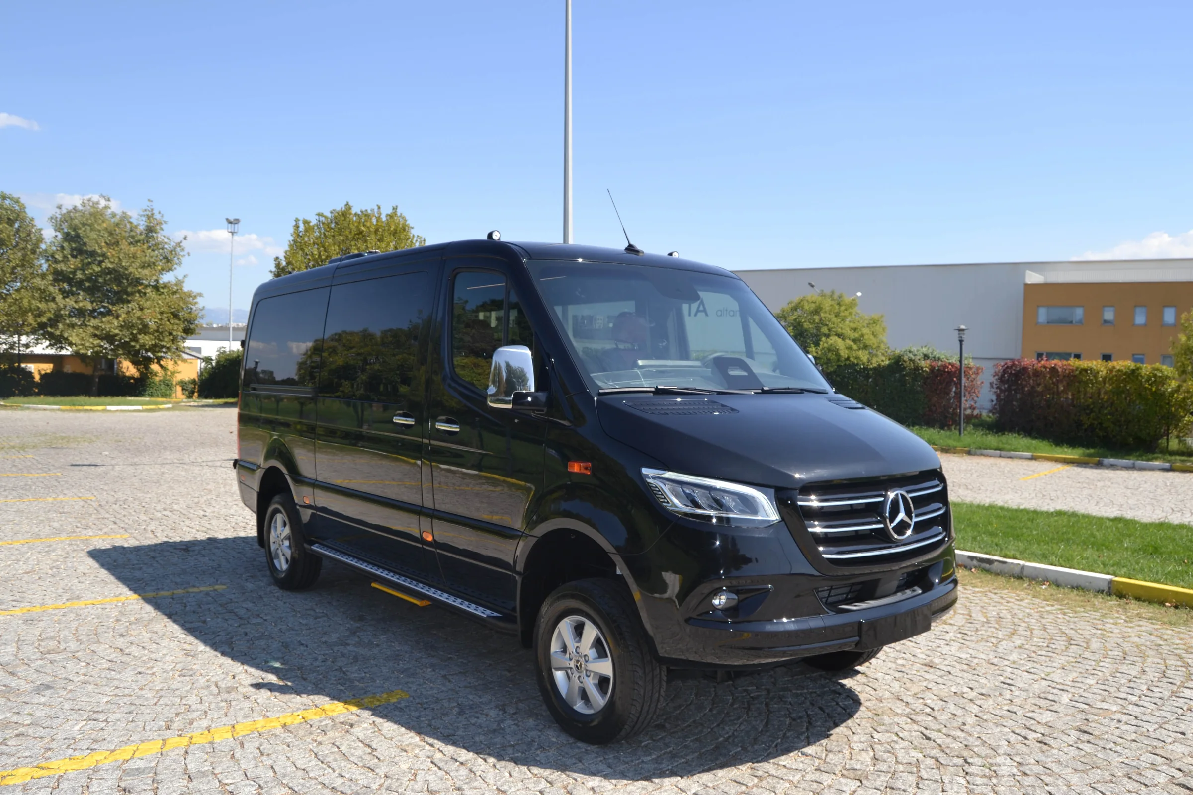 Representative Ilesbus range vehicle, view 1 of 3