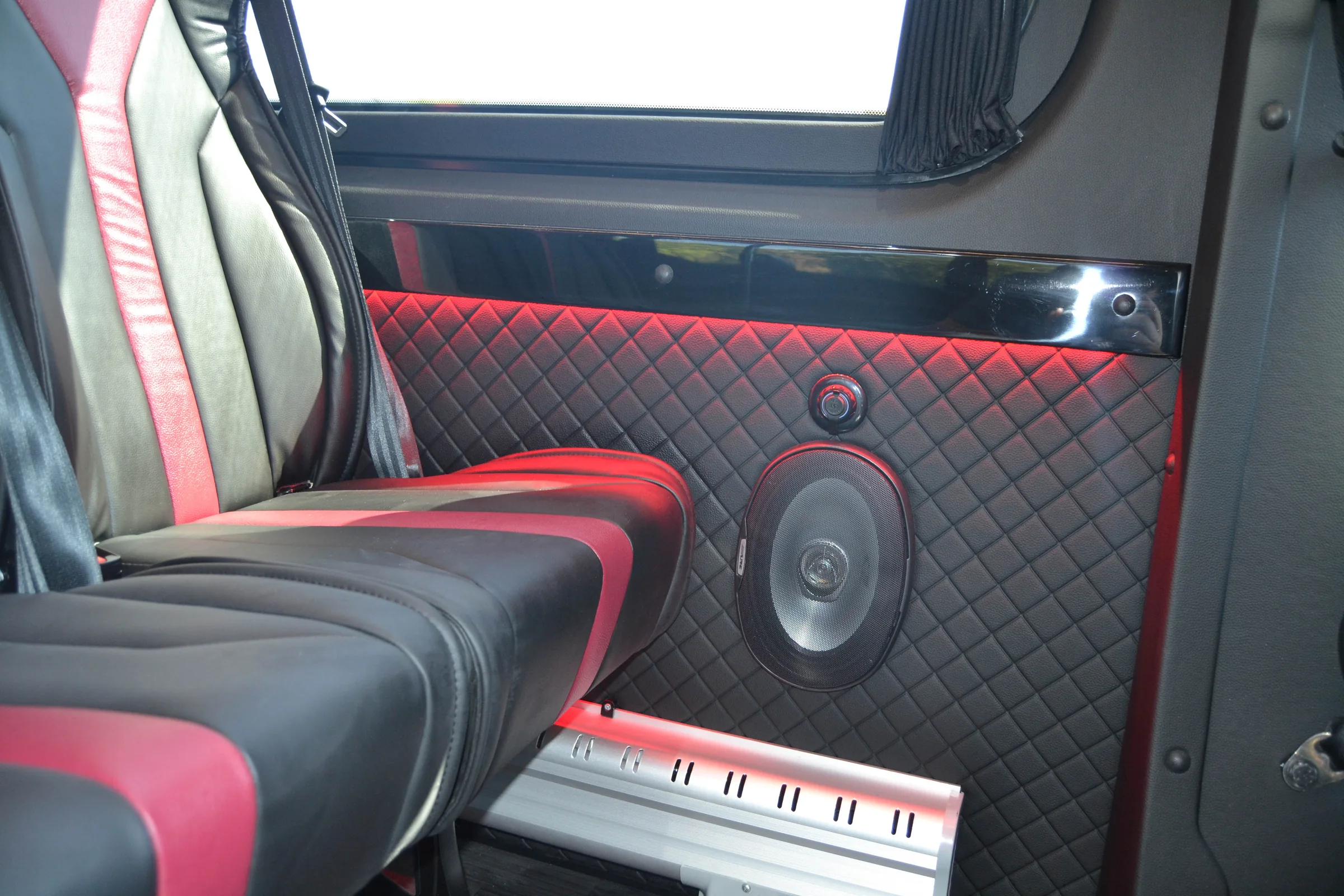 Representative Ilesbus range vehicle, view 3 of 3