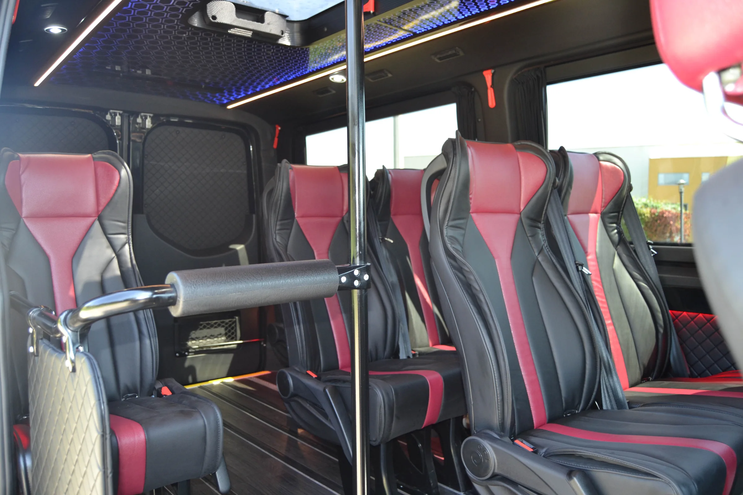 Representative Ilesbus range vehicle, view 2 of 3